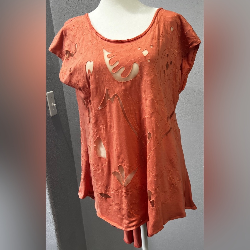 Esley Coral Cutout Sleeveless pullover Top Size M, Flowy V-Low V-Back